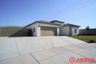 Building Photo - 8308 Avon St
