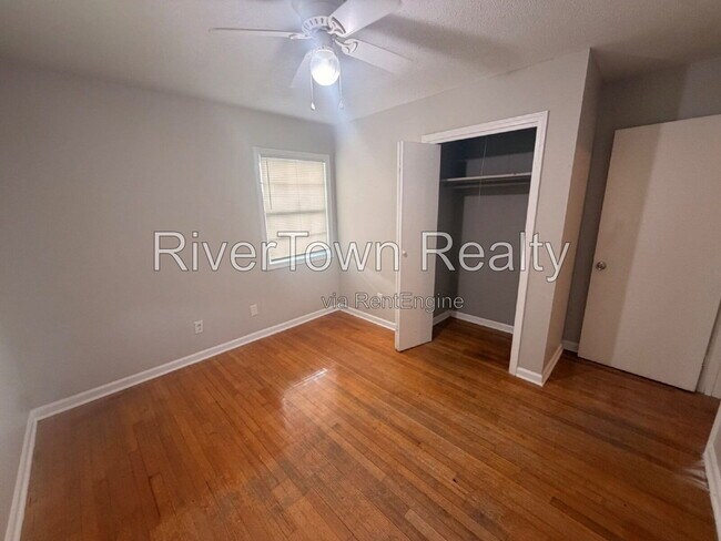 Foto del edificio - 8272 Cedar Chest Dr