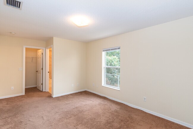 Building Photo - 1052 Park Central Cir