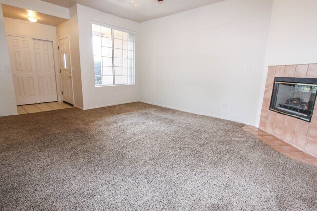 Building Photo - Duplex with 2 car garage