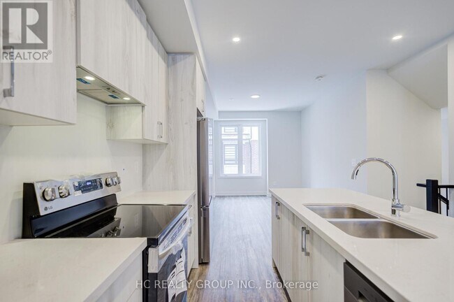 Building Photo - 21 Mermot Ln