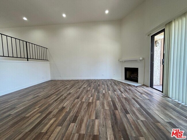 Foto del edificio - 10338 Zelzah Ave