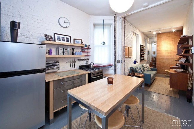 Fotografía del edificio - 633 E 11th St