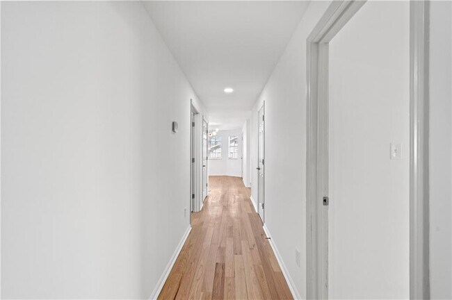 Foto del edificio - 567 Winton Terrace NE