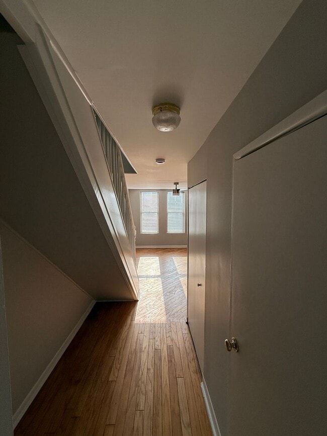 Foto del edificio - 744 W Gordon Terrace