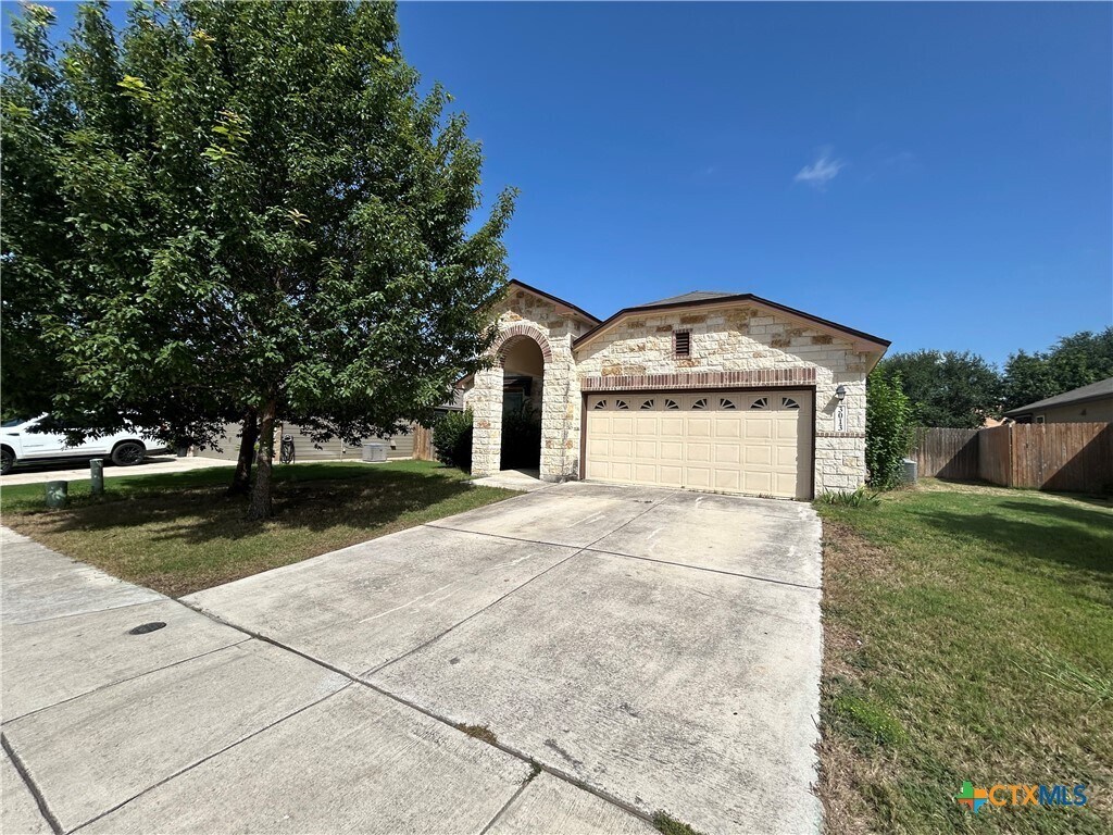 Foto principal - 3013 Sandstone Way