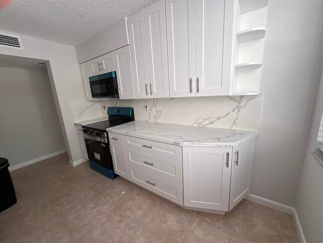 Building Photo - 955 Egret Cir