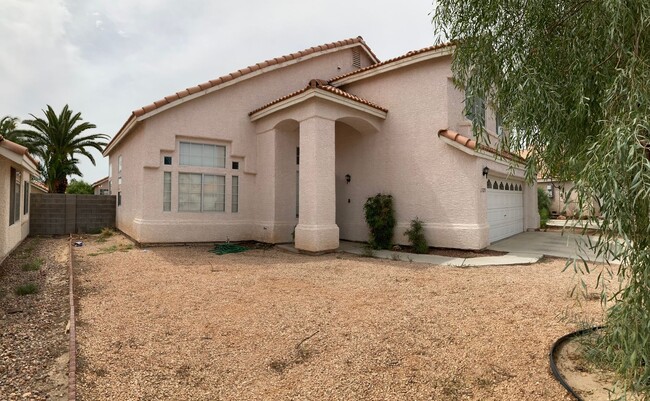 Building Photo - $300 off 1st Months Rent !! 4bd /2.5 ba 2-...