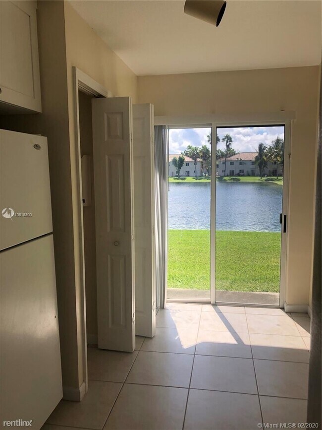 Foto del edificio - 2 br, 2 bath  - Venetia Gardens Condo