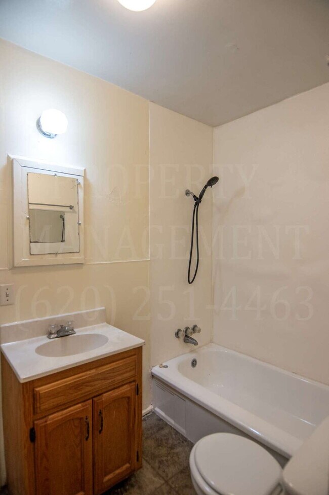 Foto del edificio - 2-Bedroom Duplex