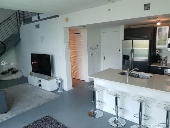 Building Photo - 333 NE 24th St