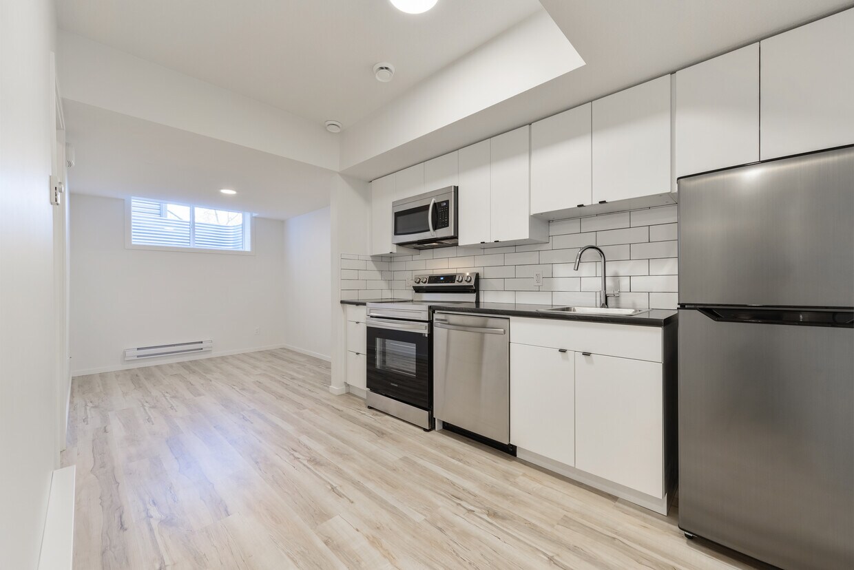 Primary Photo - 11514-11587 87 St NW