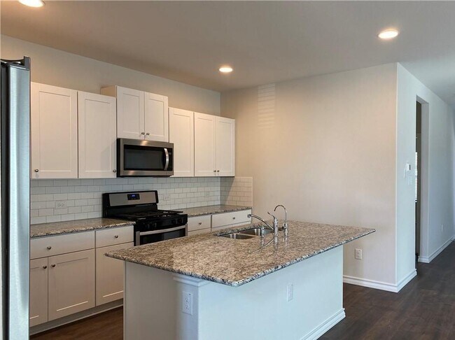 Building Photo - 376 Arbor Hills