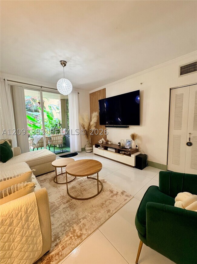 Foto del edificio - 17150 N Bay Rd