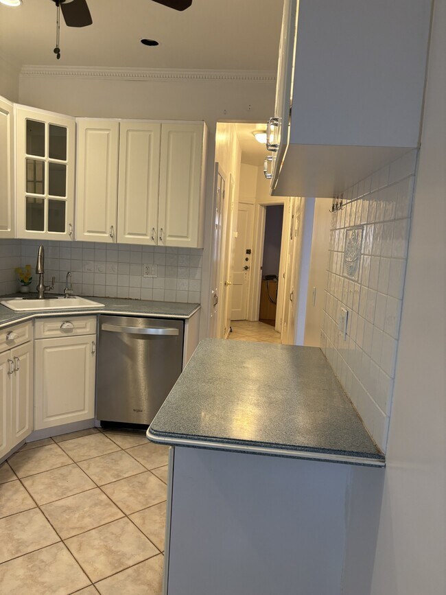 Foto del edificio - 1783 E 14th St