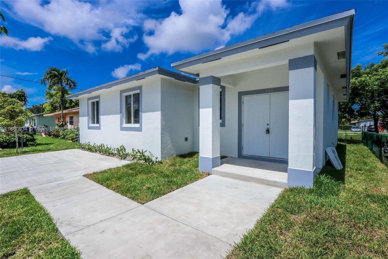 Primary Photo - 806 NW 5th Ave