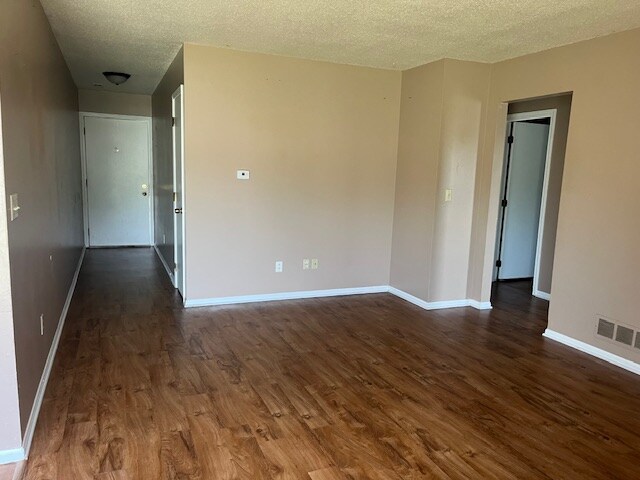 Foto del edificio - 5915 Brandonwood Ln