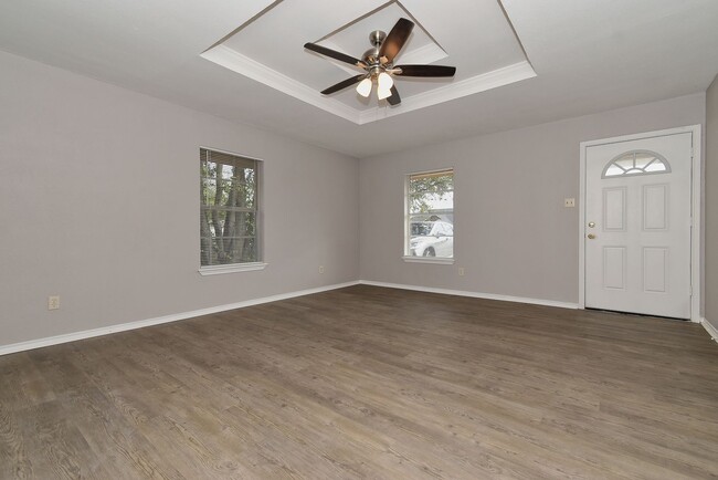 Building Photo - 4008 Templeton St