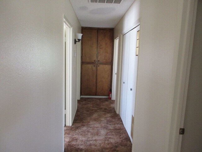 Foto del edificio - 1025 W Perdew Ave