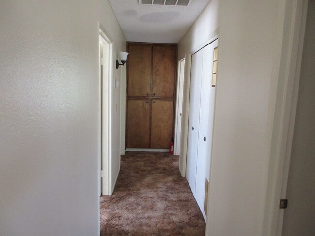 Building Photo - 1025 W Perdew Ave