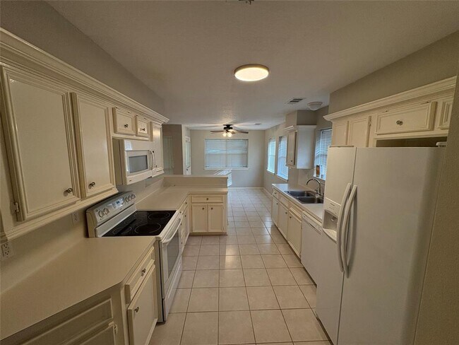 Foto del edificio - 12211 Longfellow Dr