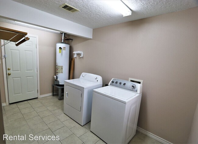 Building Photo - 2 br, 1 bath House - 2233 6th Street