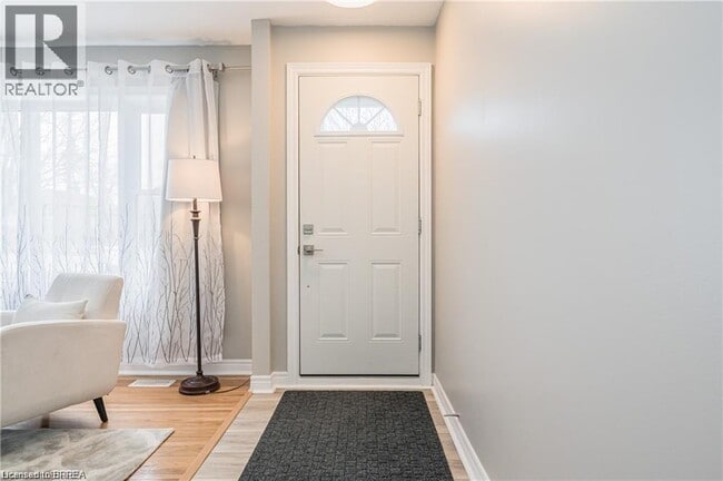 Photo du bâtiment - 426 Highland Rd E