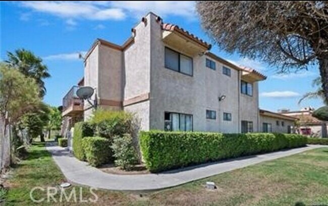 Building Photo - 2403 W Acacia Ave