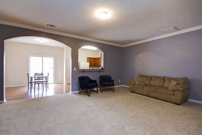 Foto del edificio - "Charming 3 Bedroom Townhouse for Rent in ...