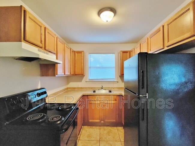 Building Photo - 1262 Wainwright Dr