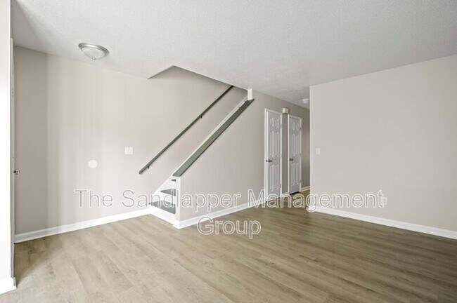 Building Photo - 119 Langley Dr