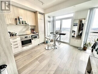 Building Photo - 10-1510 Honeycrisp Cres