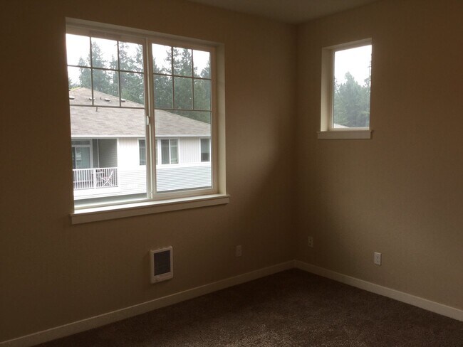 Foto del edificio - 1683 Burnside Pl