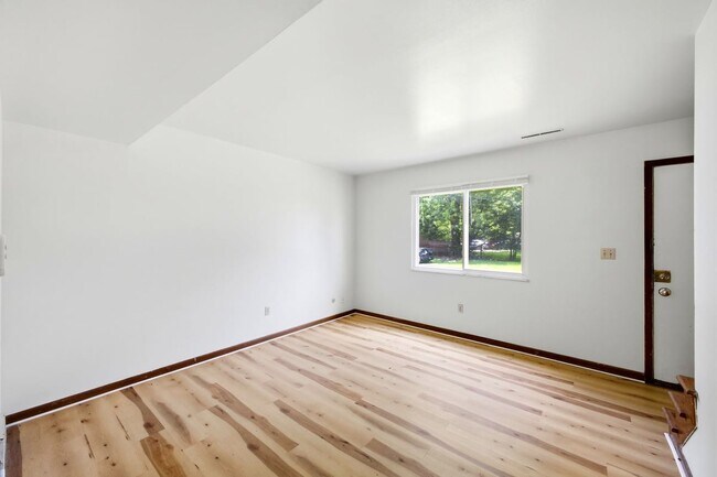 Foto del edificio - 1567 Briarwood Ave