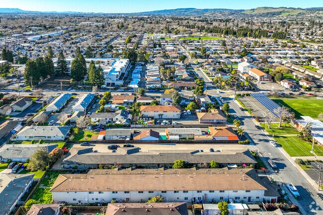 Vista trasera - 20161-20173 Royal Ave