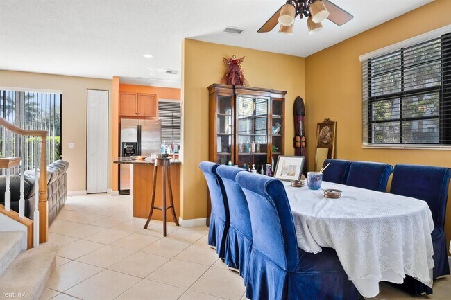Foto del edificio - 3 br, 2.5 bath Townhome - 5056 S Astor Cir