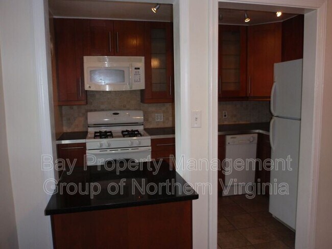 Building Photo - 6701 W Wakefield Dr