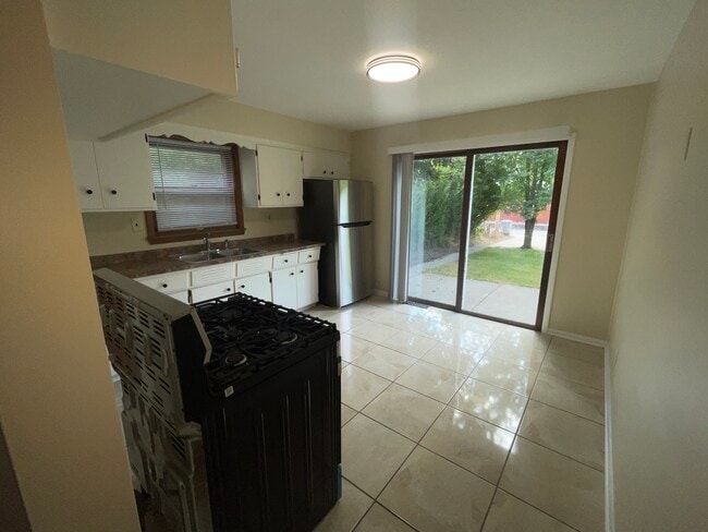 Kitchen - 8817 W Herbert Ave