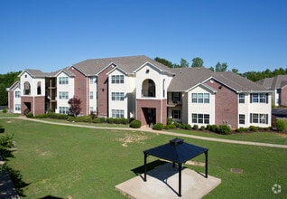 Building Photo - Liberty Commons Apartments – Where Comfort Meets Convenience, and Adventure is Just Outside Your ...