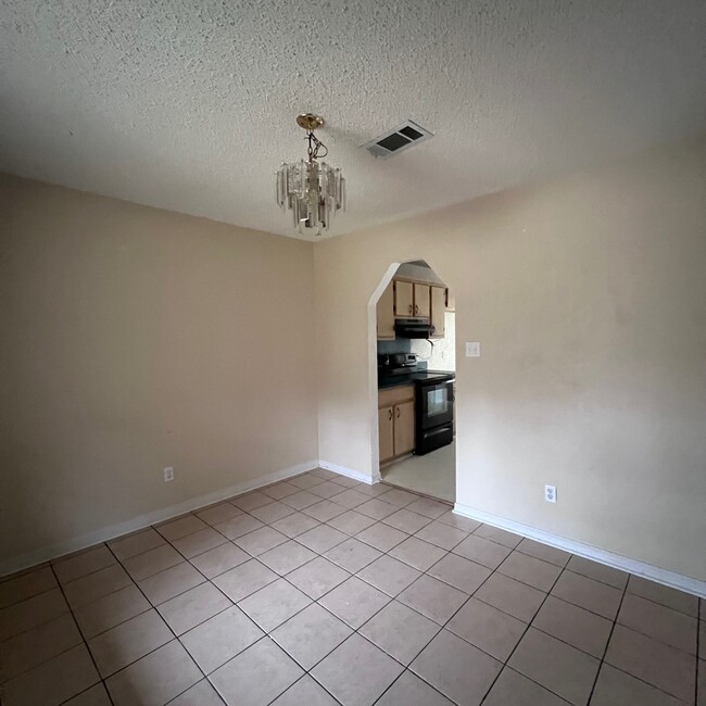 Foto del edificio - 161 Pinehill Mnr