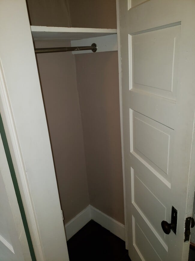 Building Photo - 2225 Scottwood Ave