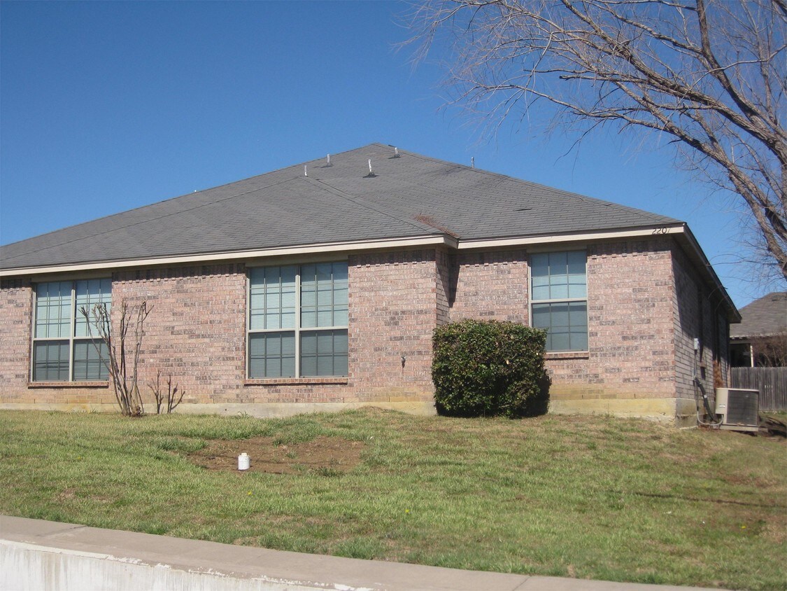 Primary Photo - 2207 Ragland Rd