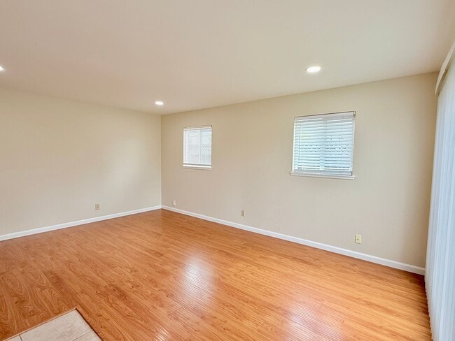 Building Photo - 41652 Carmen St