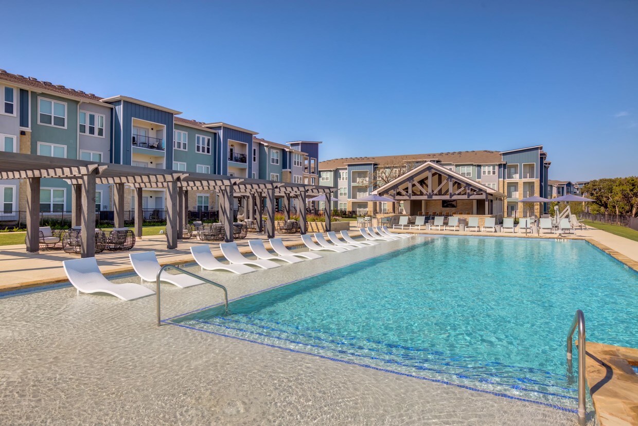 Estraya Apartments TX