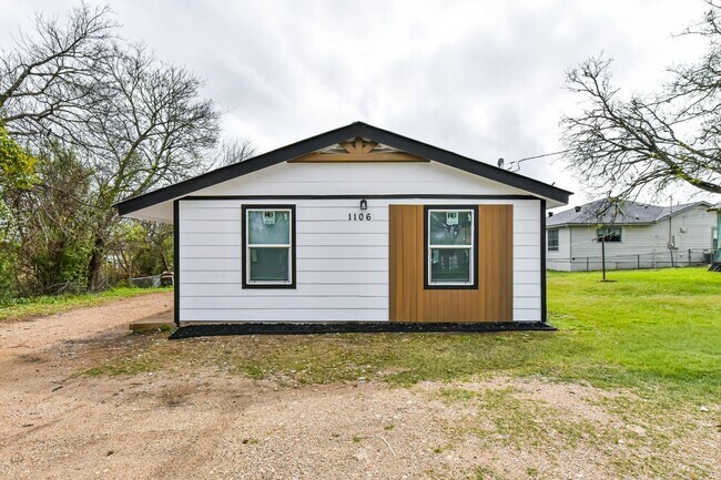 Foto del edificio - 1106 Brewster Ave