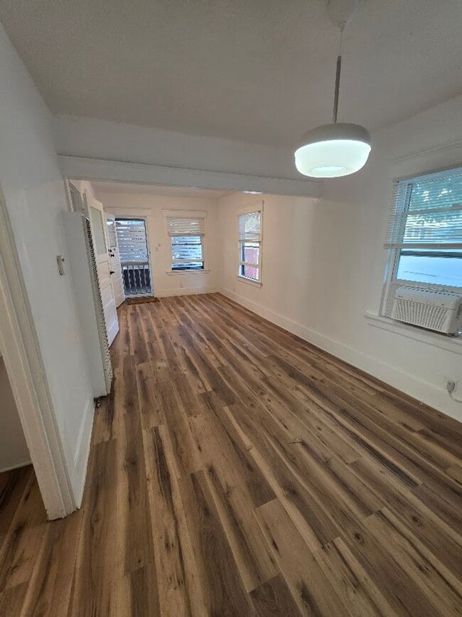 Building Photo - 2BD 2 BA Belmont Heights Back house with laundry!!