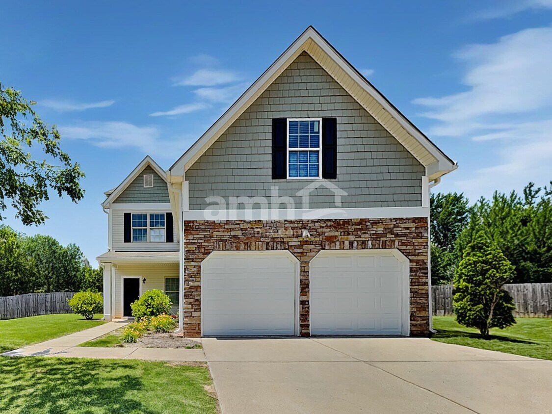 Foto principal - 202 Monarch Way