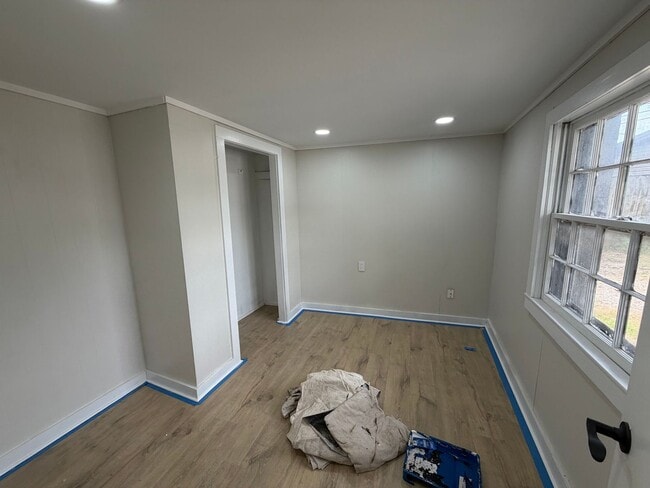 Building Photo - Newly remodeled 2 bedroom