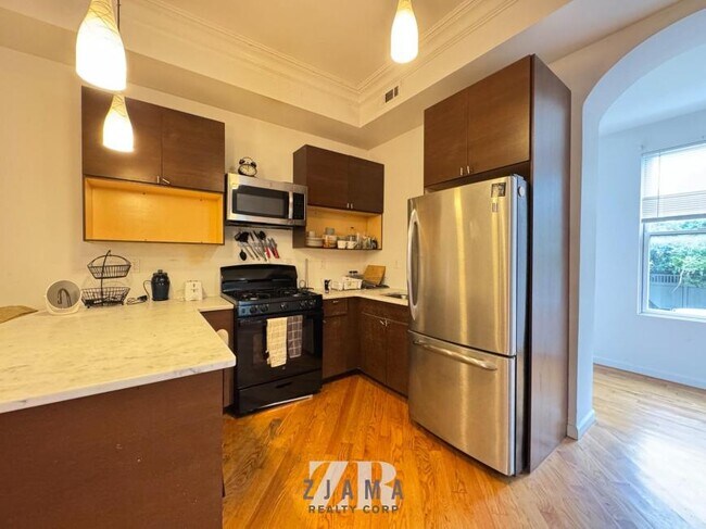 Foto del edificio - 5 bedroom in Brooklyn NY 11232