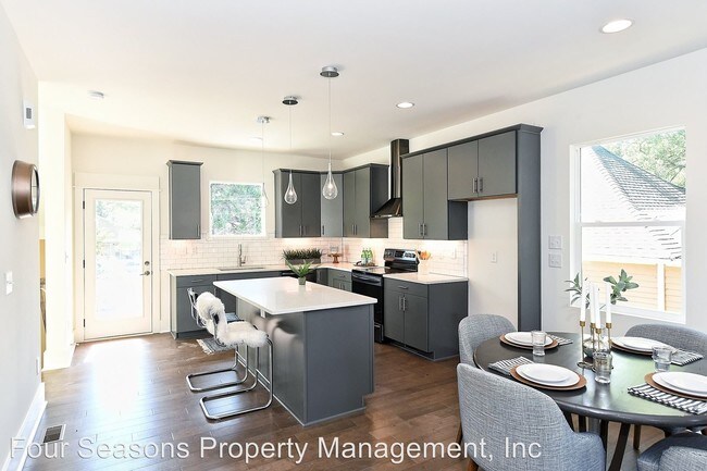 Building Photo - 3 br, 3.5 bath House - 1715 Umstead Street